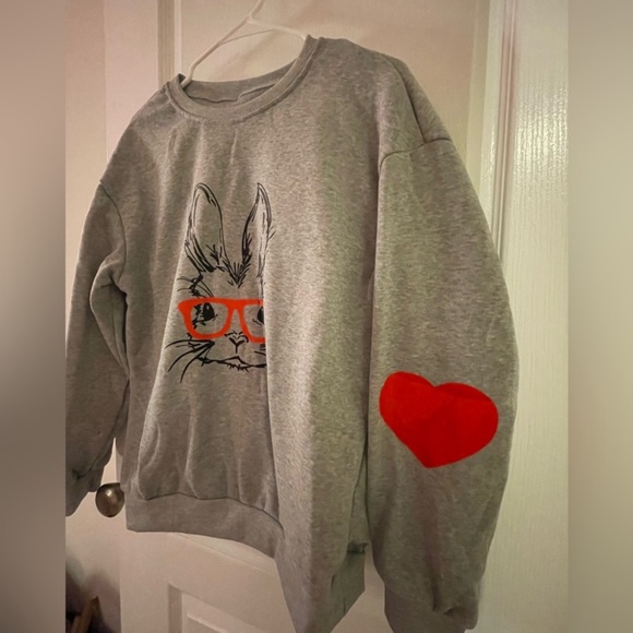 🐰 Rabbit Heart Sweatshirt - Picture 4 of 10